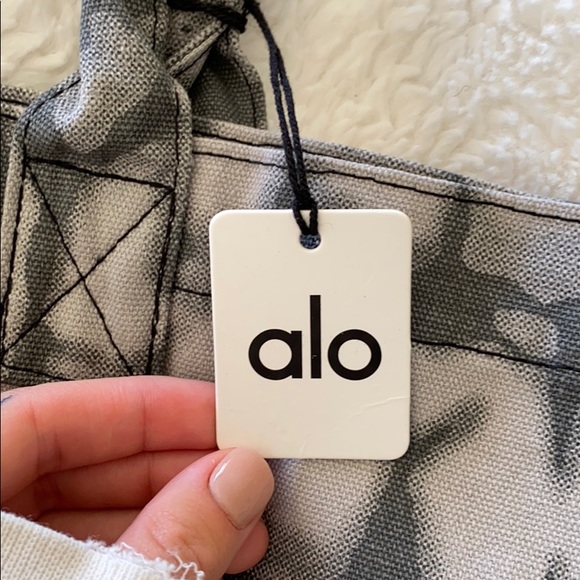 Tie dye Alo Yoga Shopper Tote - Picture 2 of 2